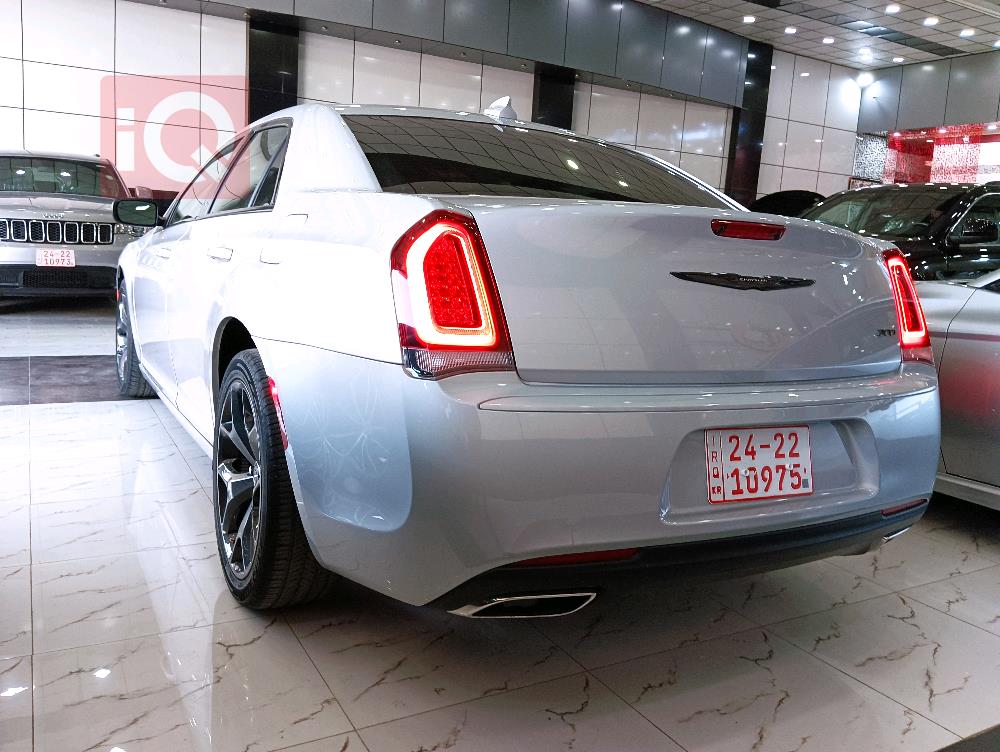 کرایسلەر 300